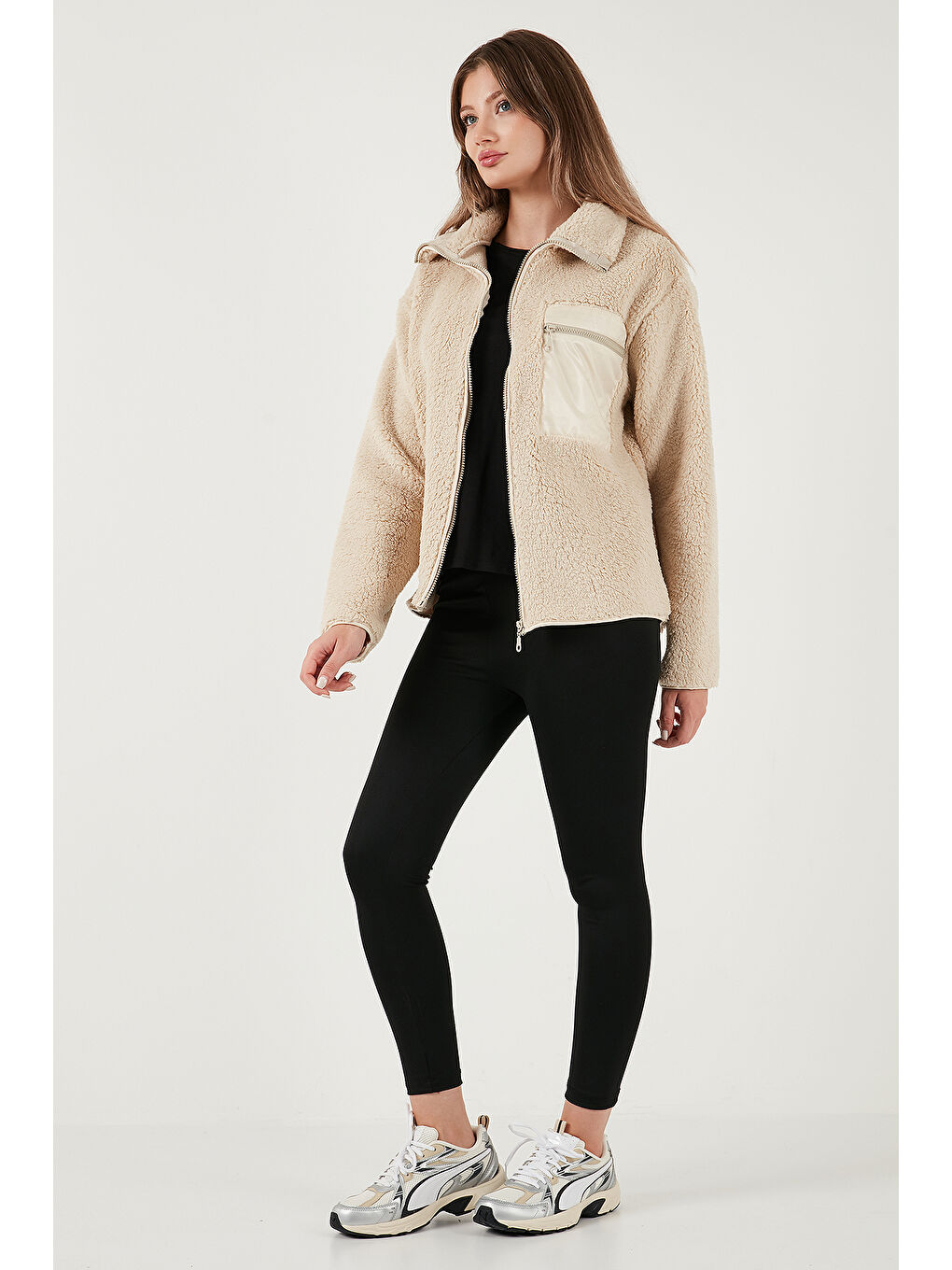 Kahverengi Regular Fit Klasik Yaka Göğüs Cep Detaylı Pelüş Kadın Hırka Polar 5866437-1