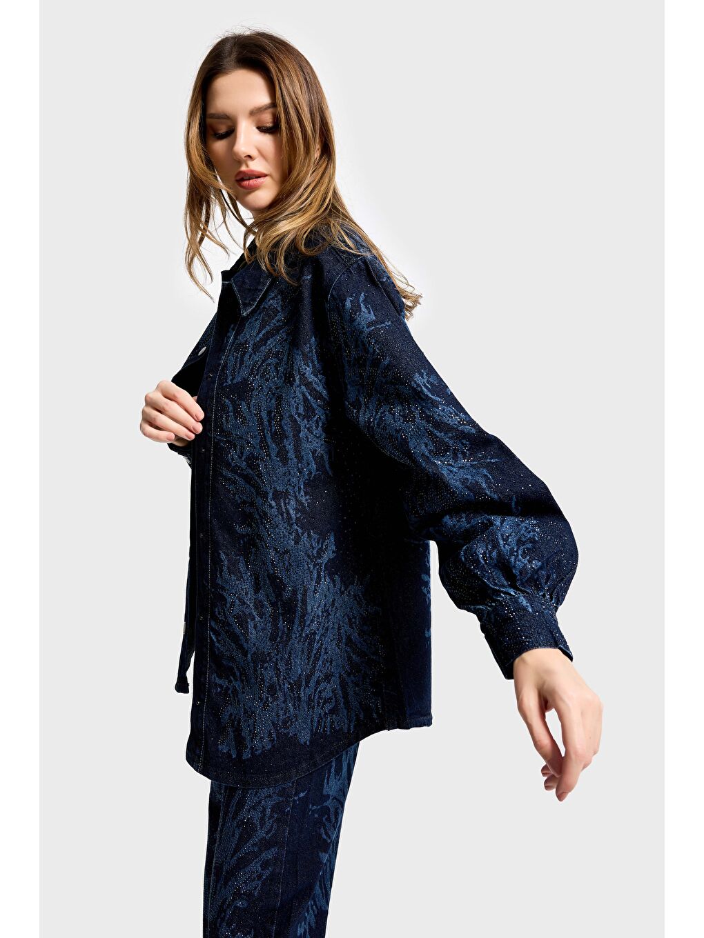 Mavi Kadın Koyu Jean Rengi 9s6-5 Oversize Parlak Taş Desen Detaylı Özel Tasarım Denim Ceket-2