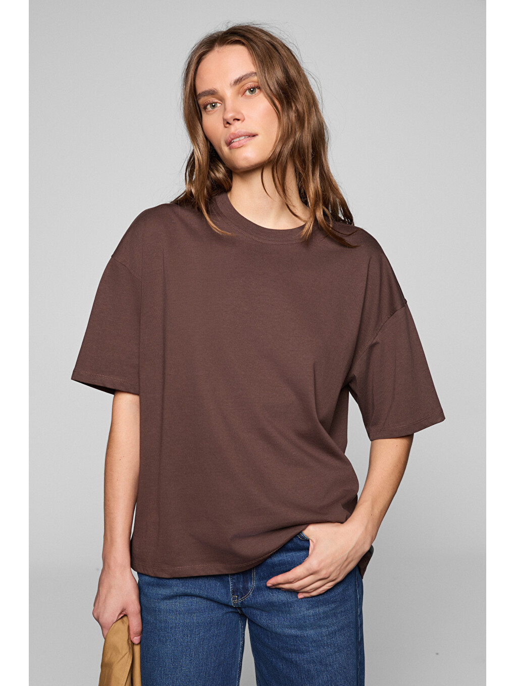 Lagertha Kadın %100 Organik Pamuklu Kalın Dokulu Oversize Fit Yuvarlak Yakalı Koyu Kahverengi T-shir-3