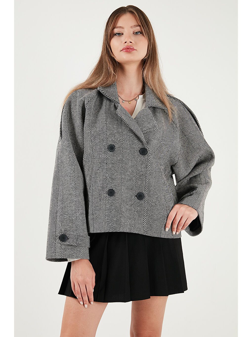 Siyah Balıksırtı Pamuklu Regular Fit Kruvaze Yaka Astarlı Kaşe Kadın Ceket Mont 6524981-2