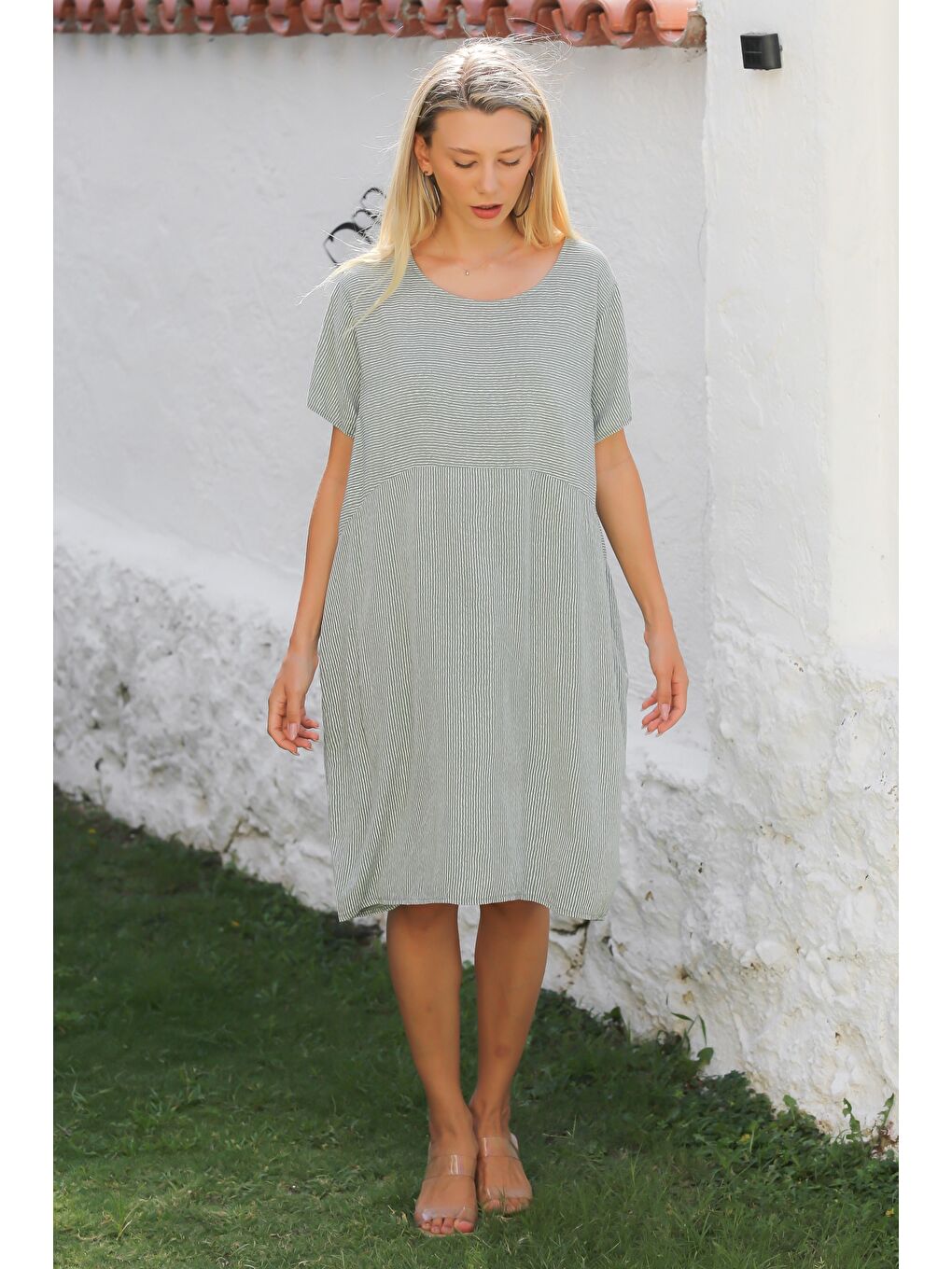 İtalyan Haki Yuvarlak Yaka Kısa Kol Çizgili Dokuma Casual Elbise