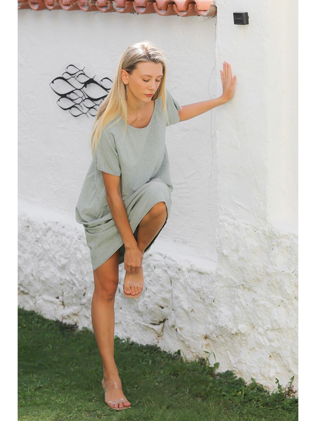 İtalyan Haki Yuvarlak Yaka Kısa Kol Çizgili Dokuma Casual Elbise-1