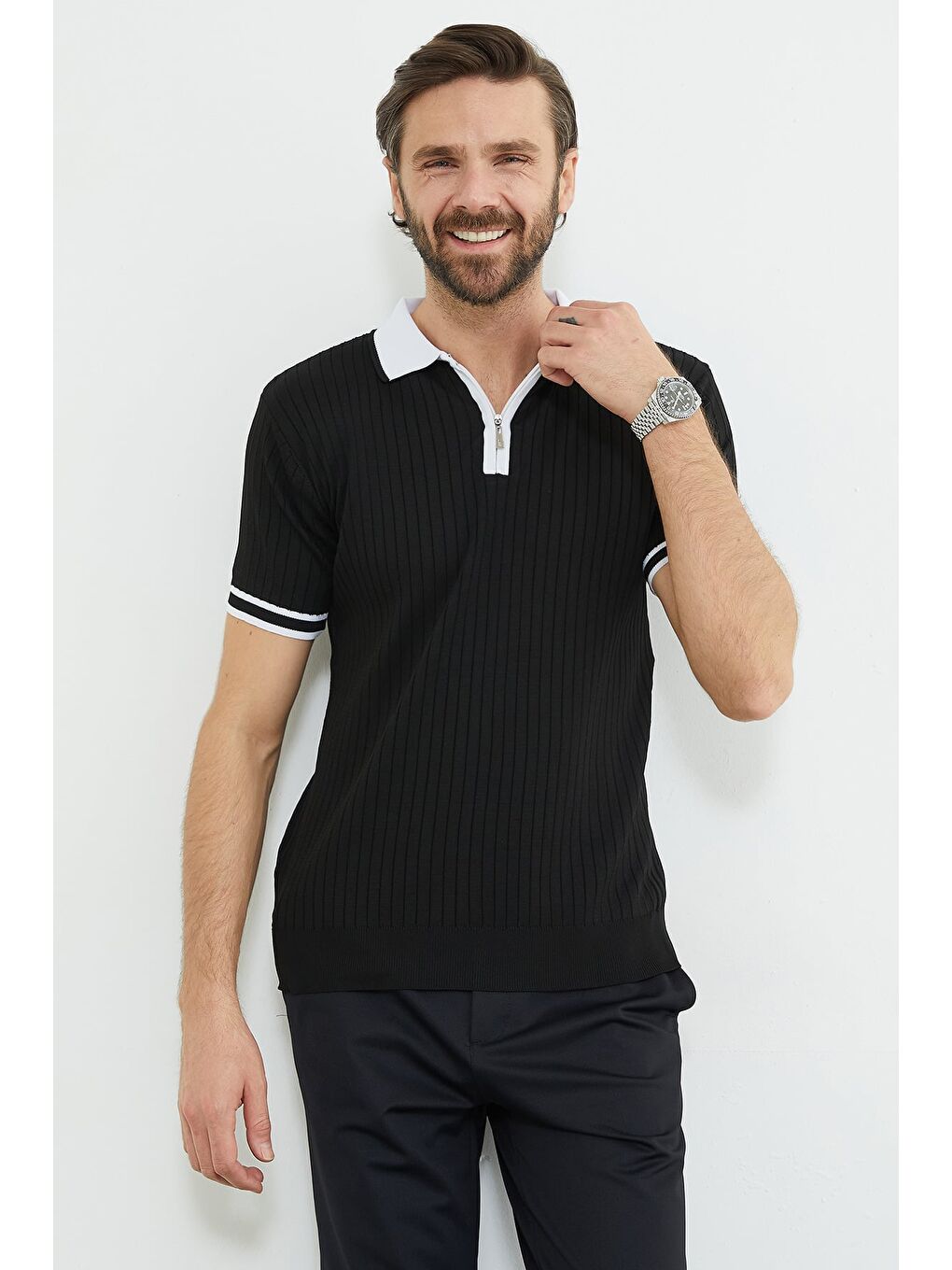 Siyah Yarım Fermuarlı Fitilli Triko Tişört