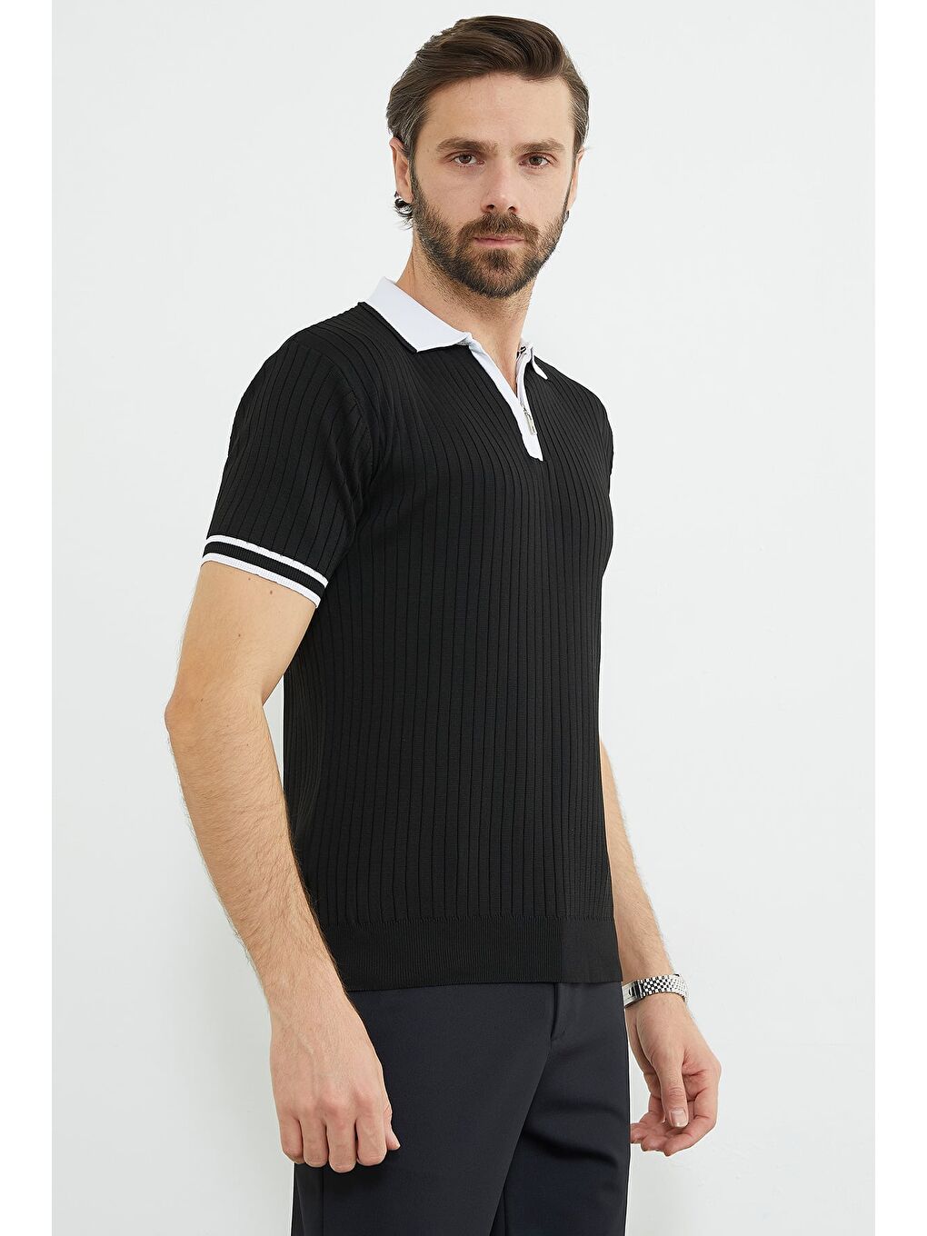 Siyah Yarım Fermuarlı Fitilli Triko Tişört-1