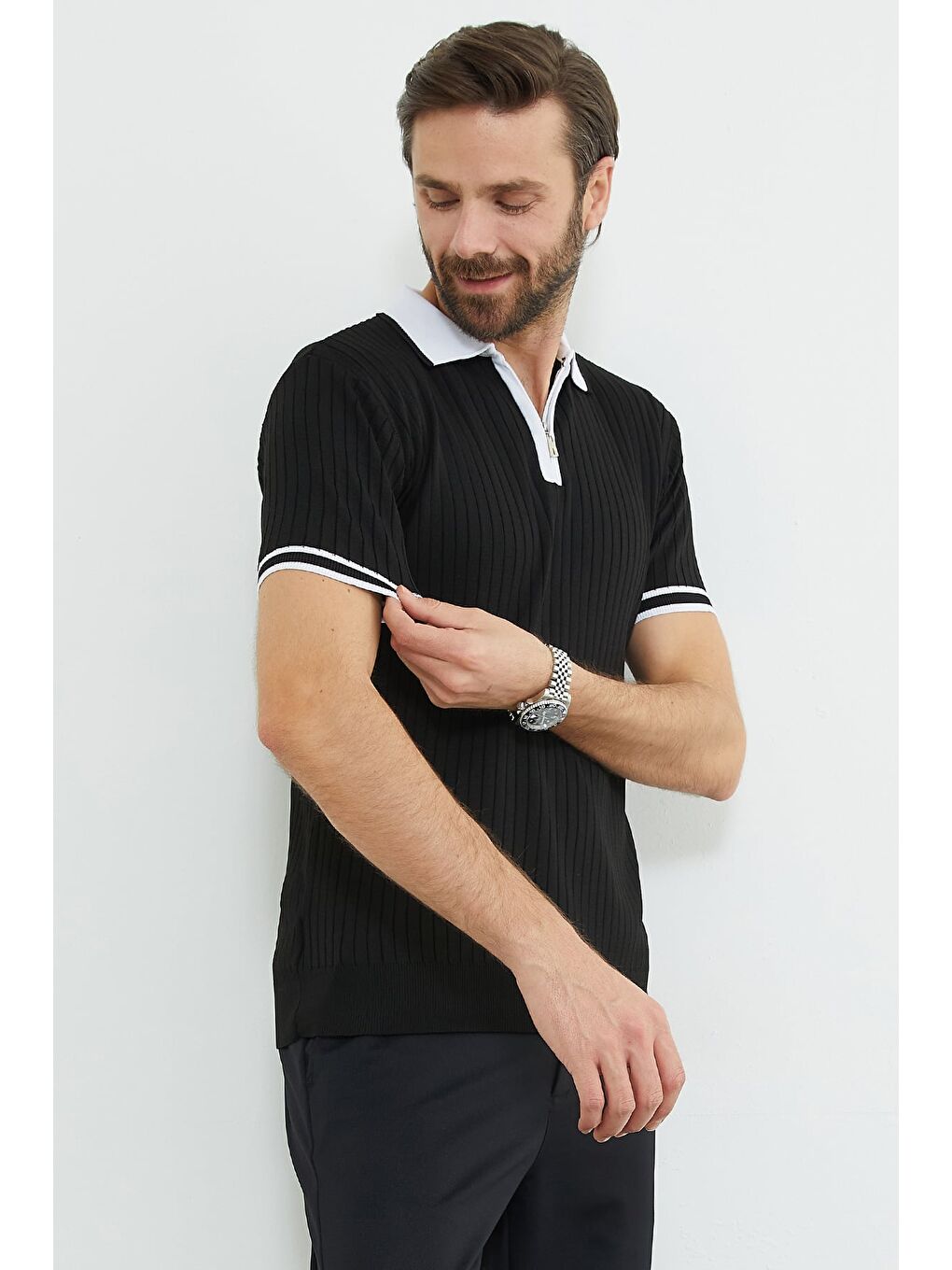 Siyah Yarım Fermuarlı Fitilli Triko Tişört-4