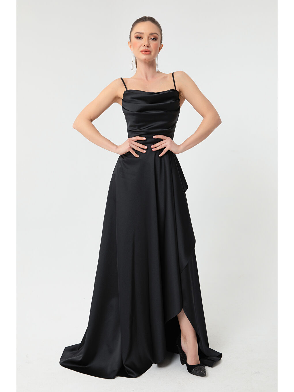 Kadın Siyah Volanlı Yırtmaçlı Saten Abiye & Mezuniyet Elbisesi-1