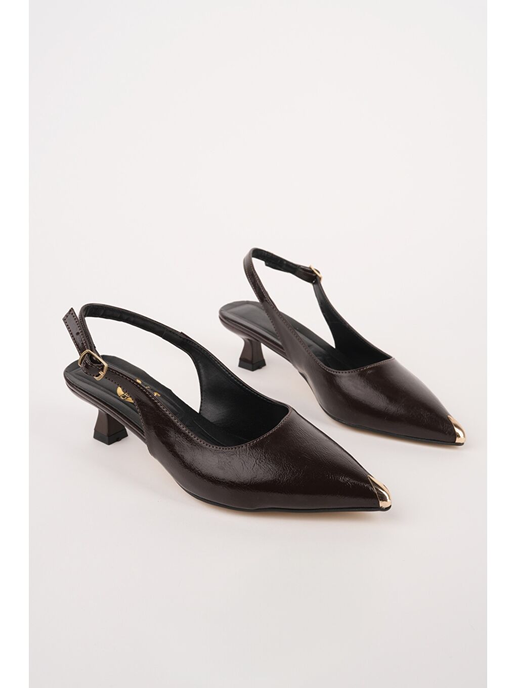 Kahverengi VUXİA Sivri Burun Metal Burun Detaylı Arkası Açık Kadın Topuklu Ayakkabı-1