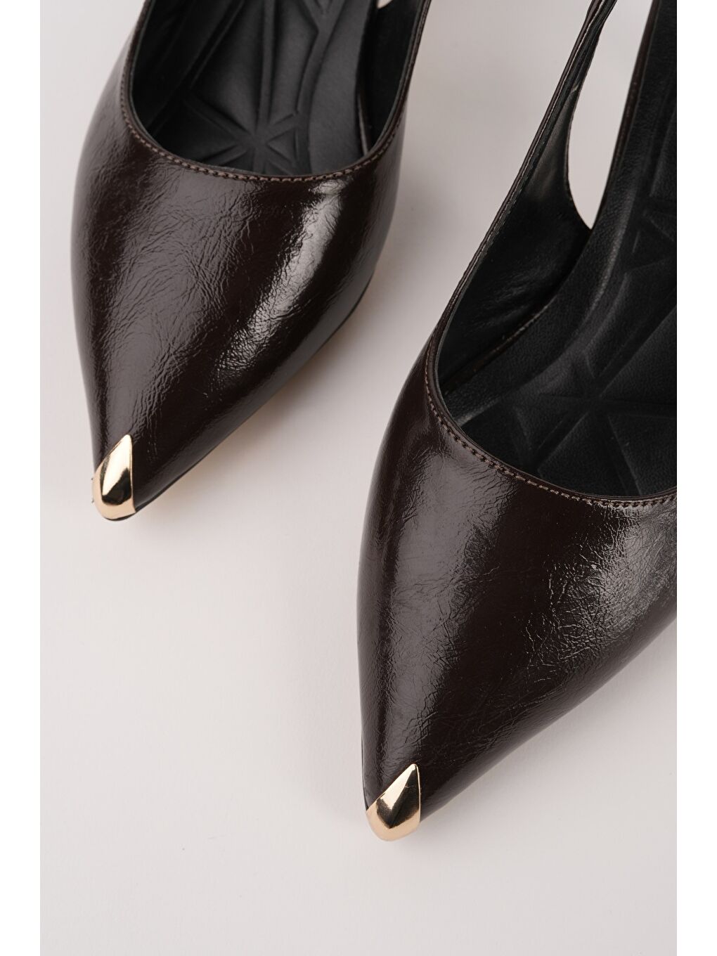 Kahverengi VUXİA Sivri Burun Metal Burun Detaylı Arkası Açık Kadın Topuklu Ayakkabı-2