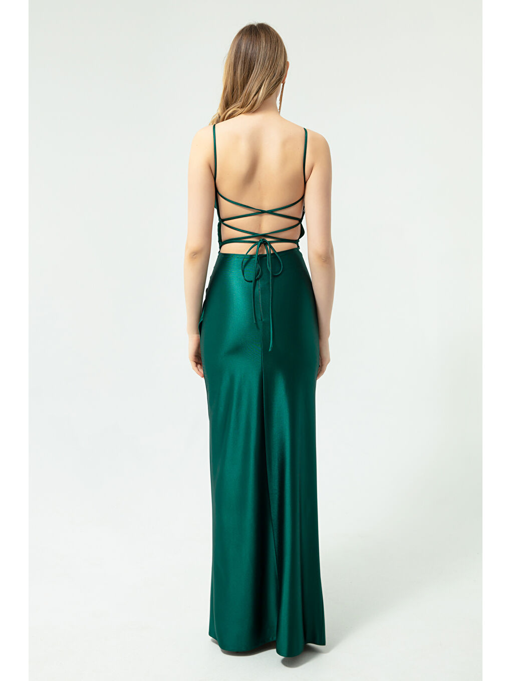 Kadın Zümrüt Yeşili Sırt Dekolteli Yırtmaçlı Uzun Abiye Elbise-2