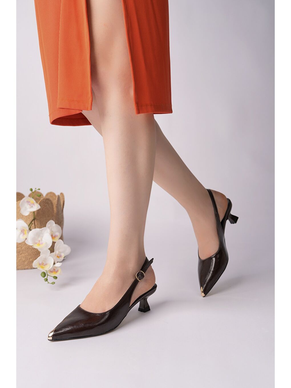 Kahverengi VUXİA Sivri Burun Metal Burun Detaylı Arkası Açık Kadın Topuklu Ayakkabı-6