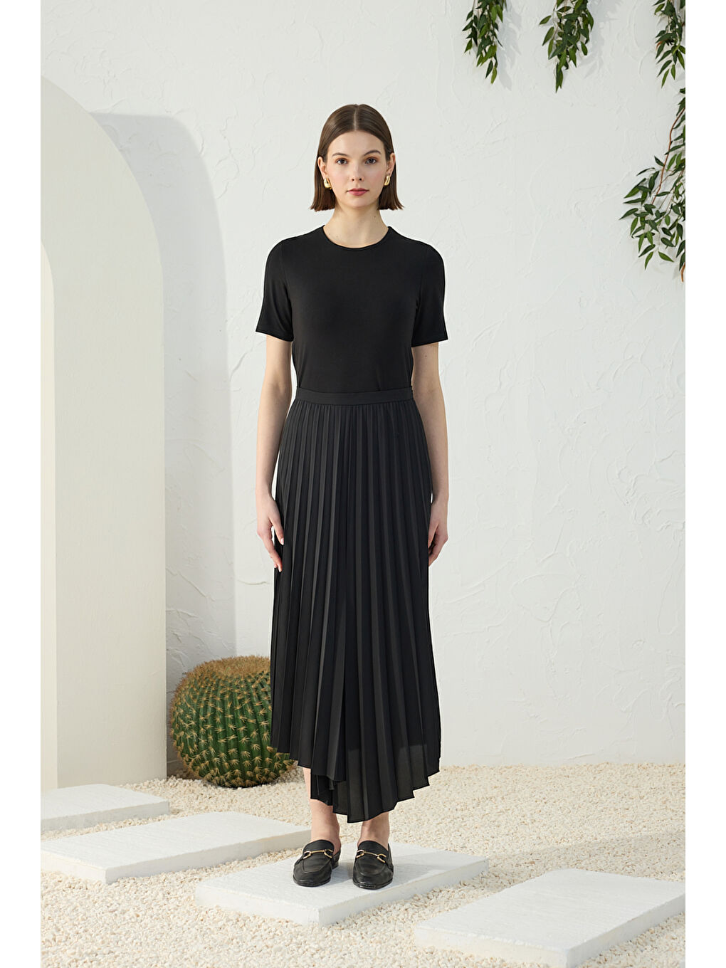 Siyah Asimetrik Piliseli Etek-1