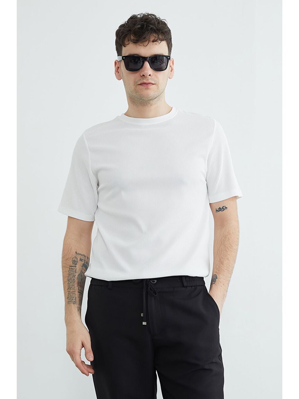 Beyaz Fitilli Bisiklet Yaka Tişört-2