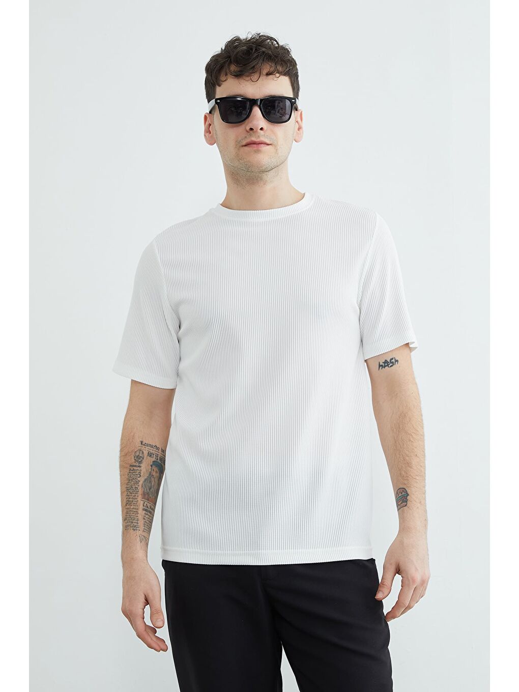 Beyaz Fitilli Bisiklet Yaka Tişört-4