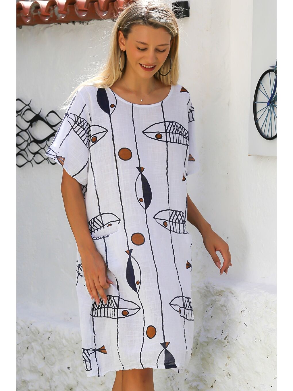 İtalyan Beyaz Yuvarlak Yaka Kısa Kol Balık Desenli Keten Dokuma Casual Elbise-1