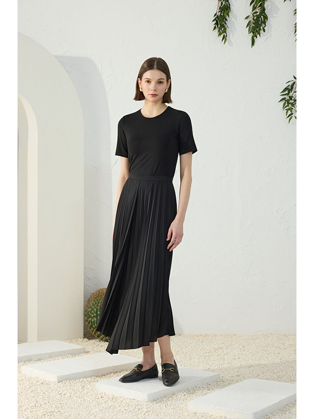 Siyah Asimetrik Piliseli Etek-2