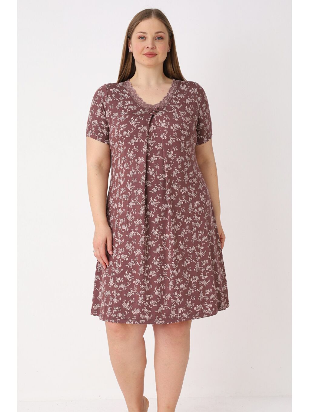 Kadın Büyük Beden Kahverengi Desenli Elastanlı Dantelli Kısa Kollu Gecelik