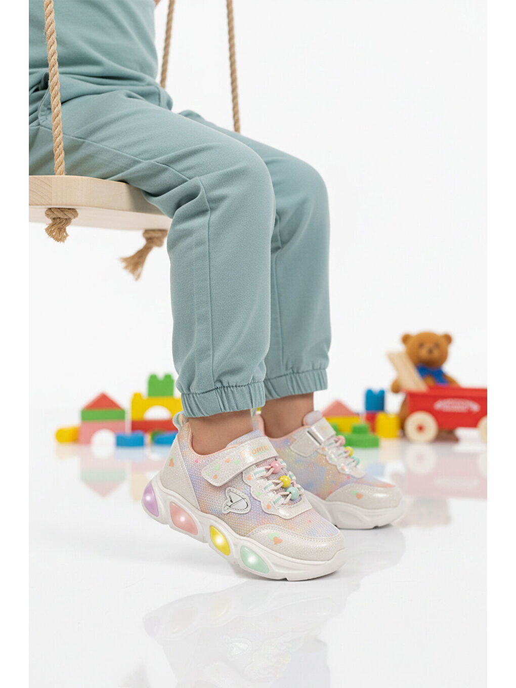 Beyaz Cırtlı Işıklı Hafif Kız Çocuk Spor Ayakkabı 1998 P-2