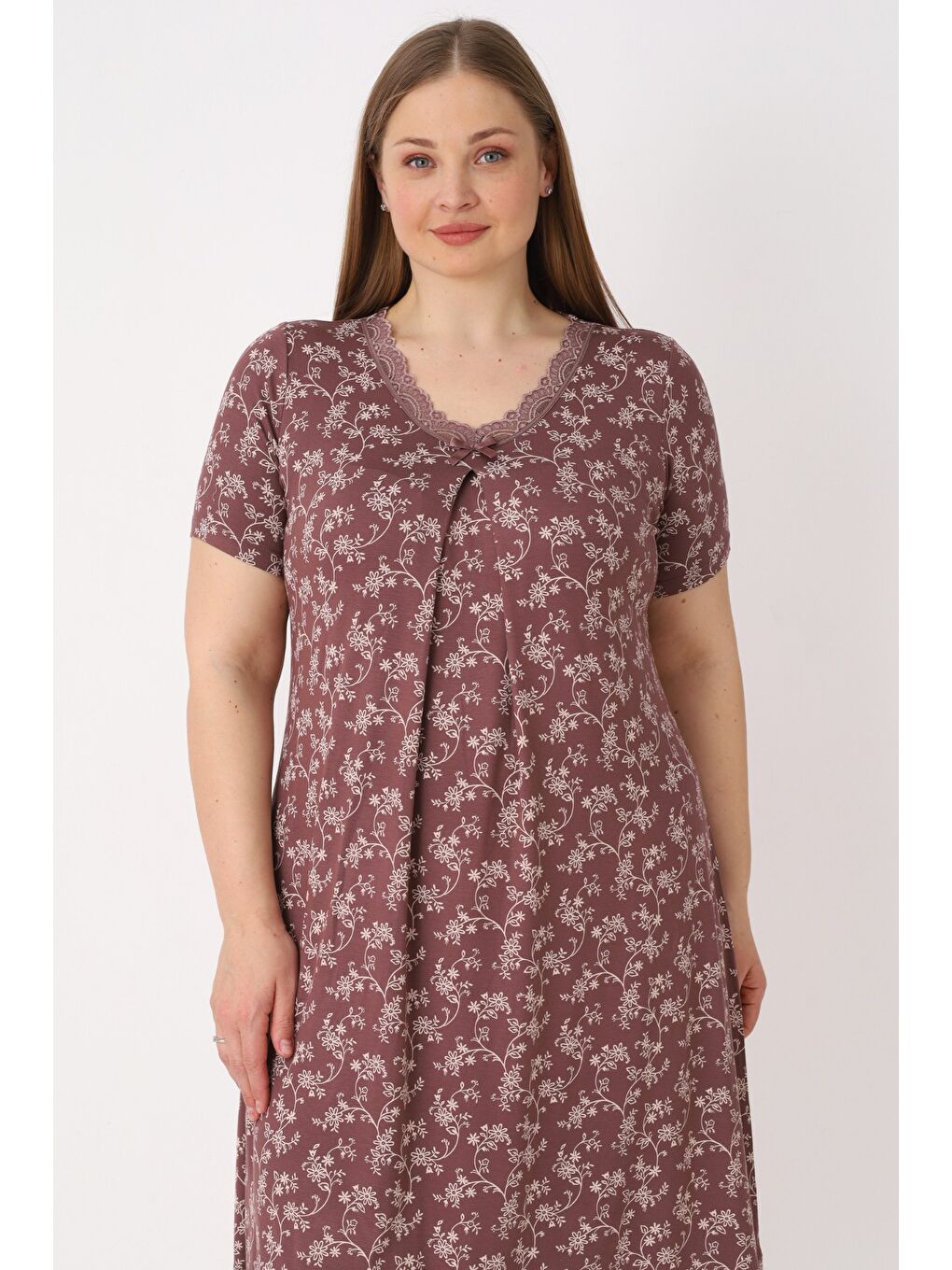 Kadın Büyük Beden Kahverengi Desenli Elastanlı Dantelli Kısa Kollu Gecelik-3