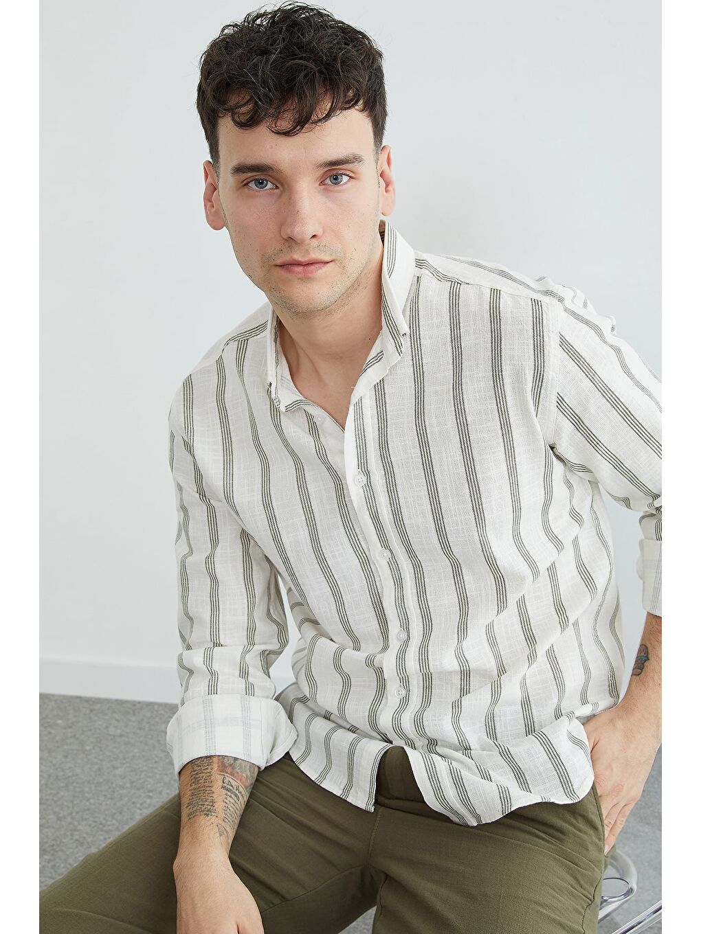 Haki Çizgili Keten Görünümlü Gömlek