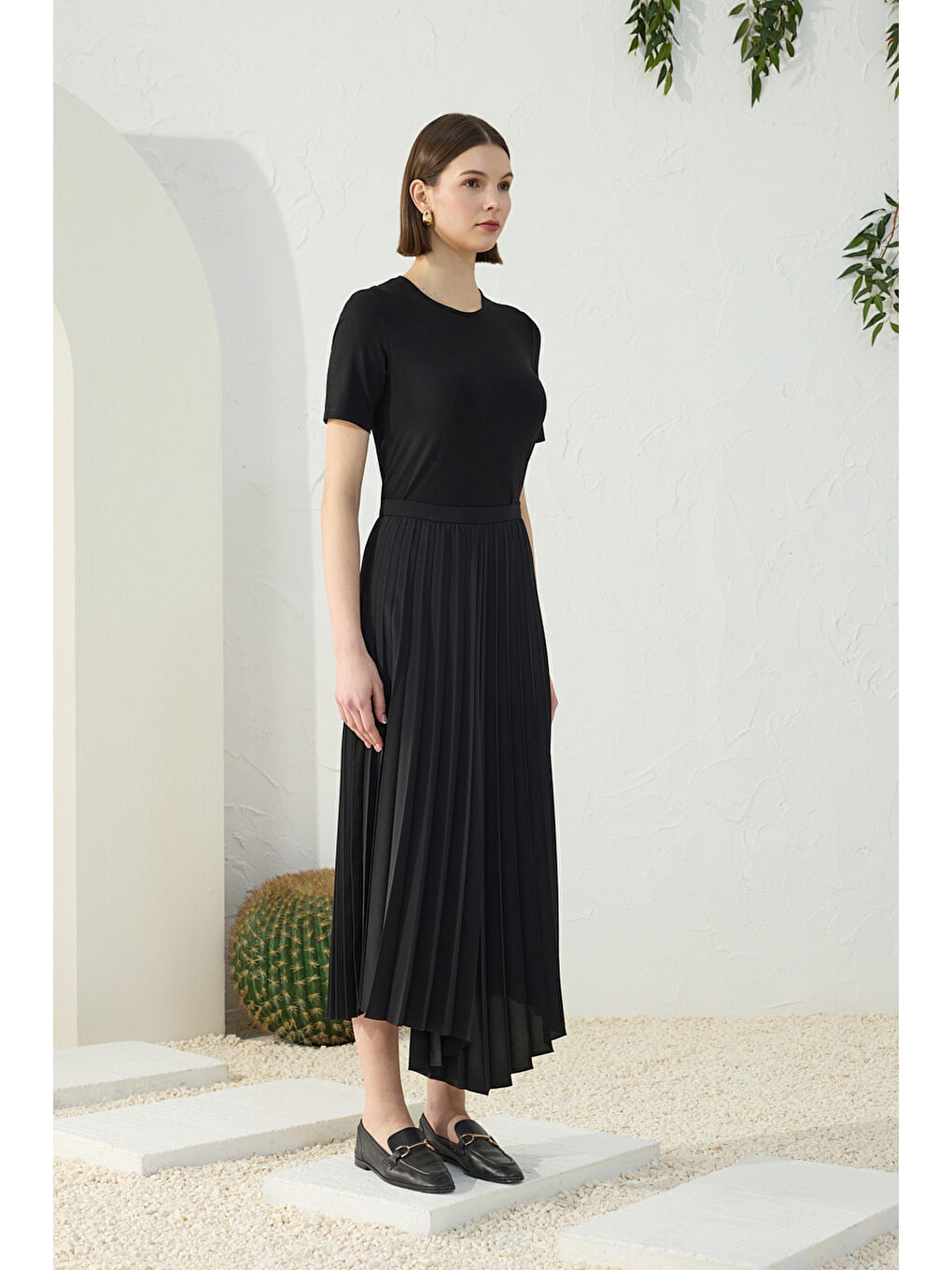 Siyah Asimetrik Piliseli Etek-3