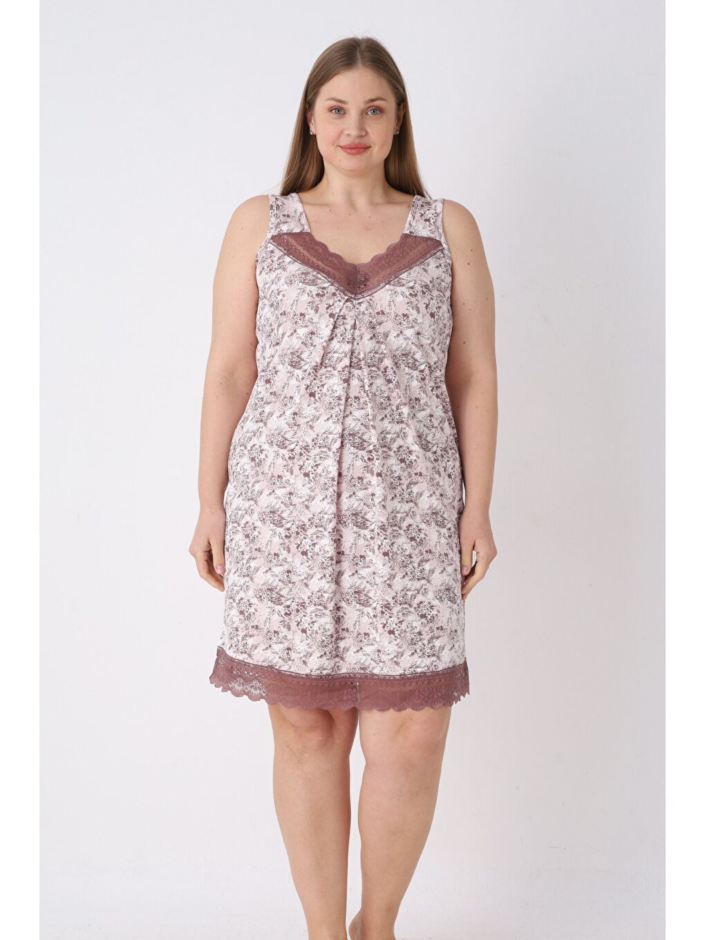 Pembe Kadın Büyük Beden Desenli Elastanlı V Yaka Dantelli Askılı Gecelik