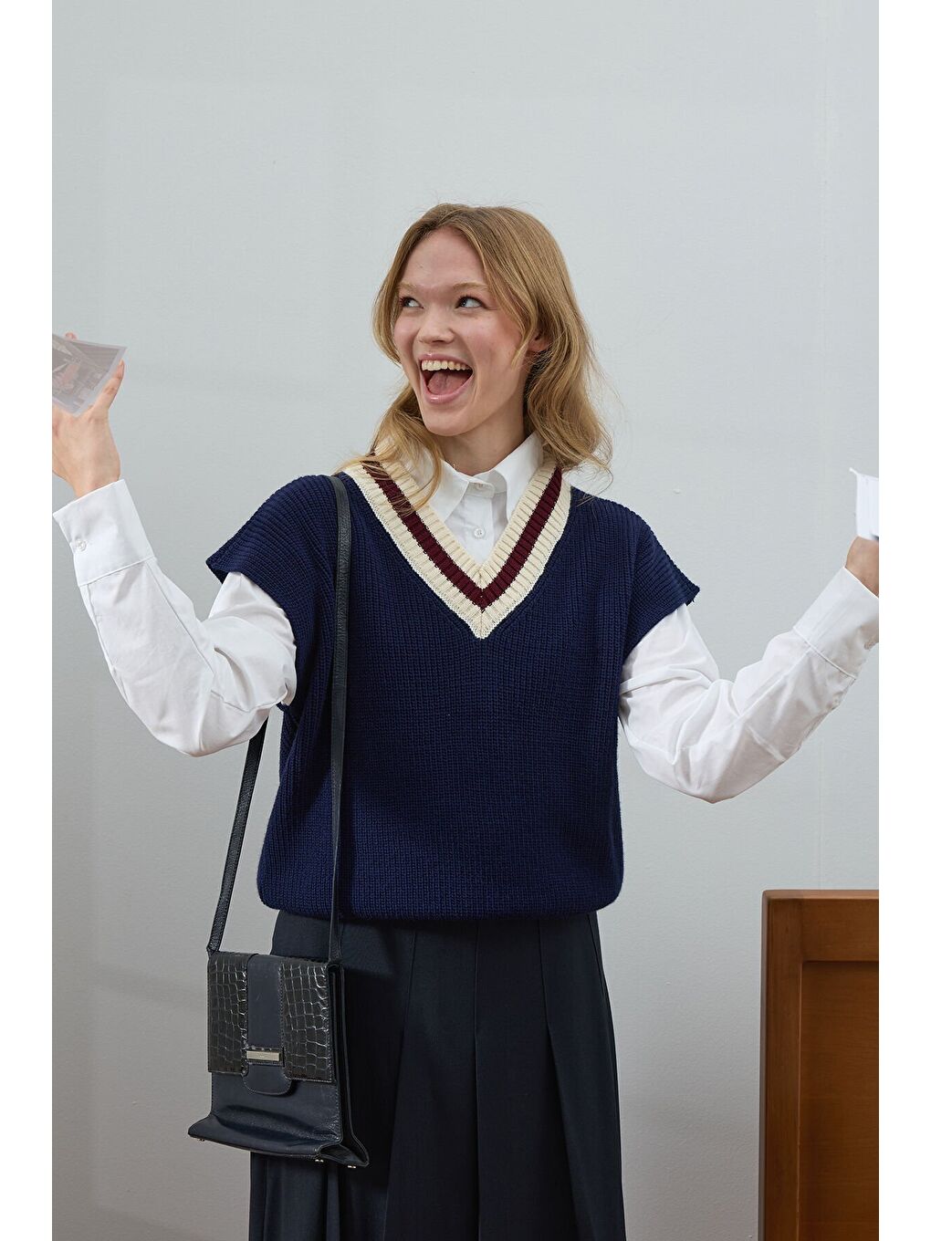 Lacivert V Yaka Süveter