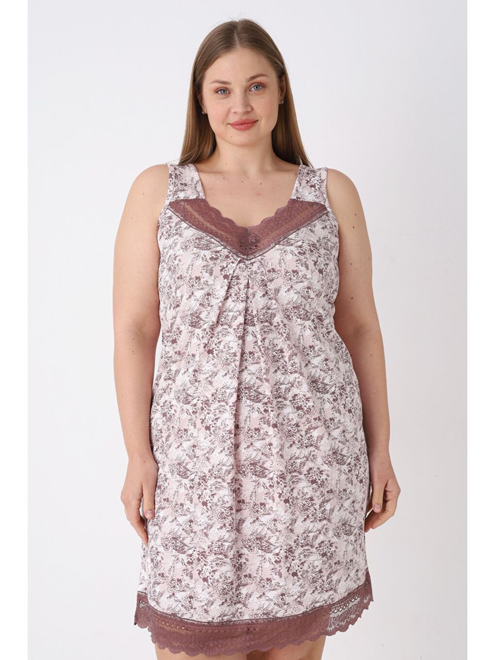 Pembe Kadın Büyük Beden Desenli Elastanlı V Yaka Dantelli Askılı Gecelik-1