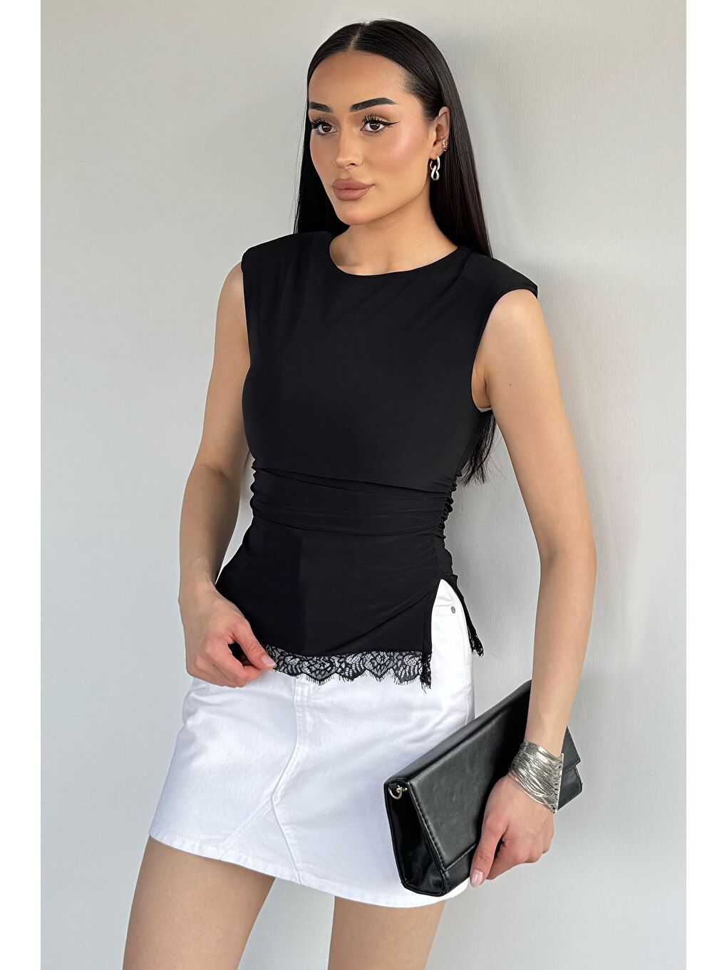 Siyah Kadın Omuz Vatkalı Yanlar Büzgülü Dantel Detaylı Bluz