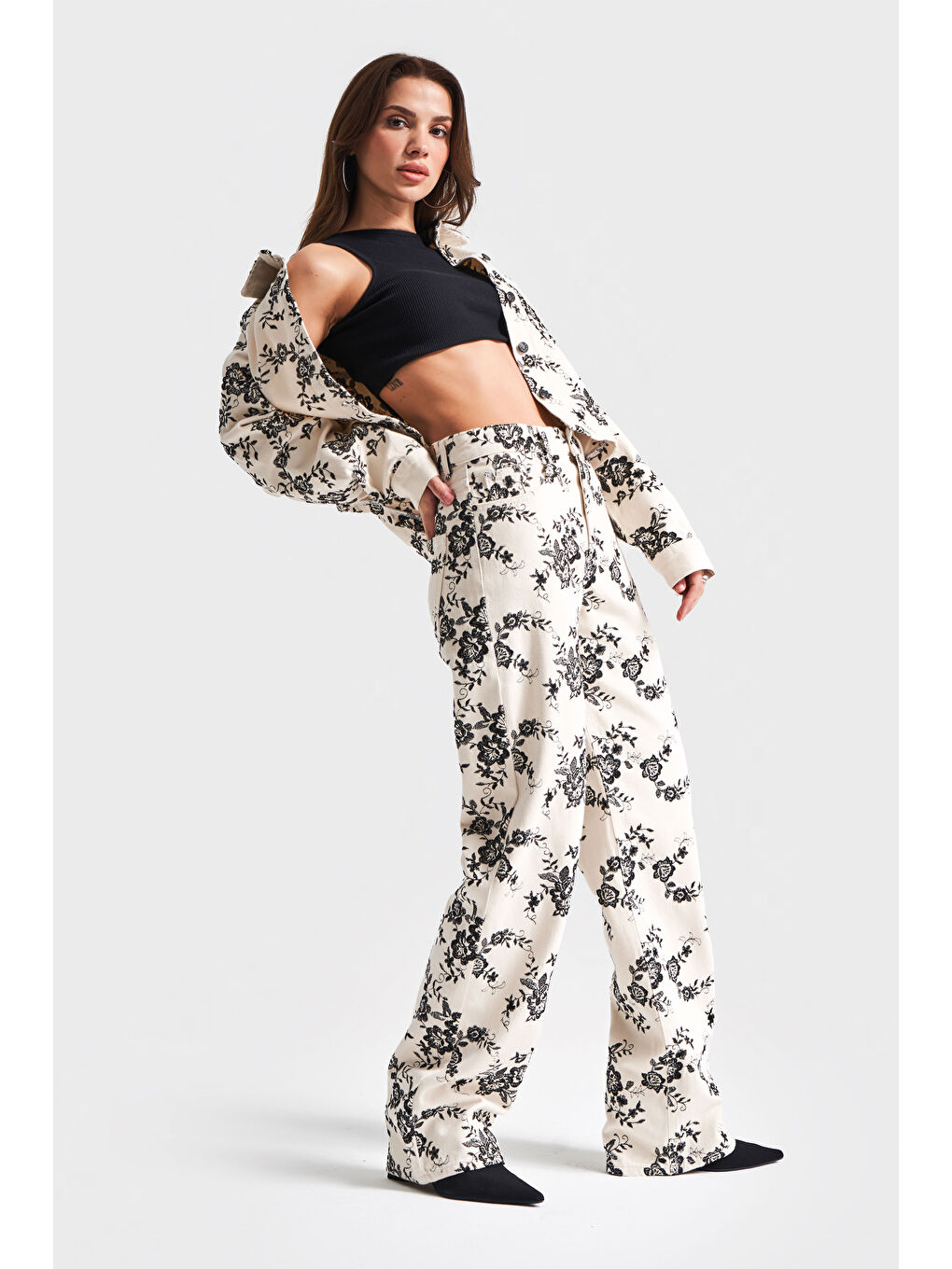 Bej Kadın Raw Renk 7S5-69 Siyah Çiçek Nakışlı Loose Fit Tasarım Denim Jean-3