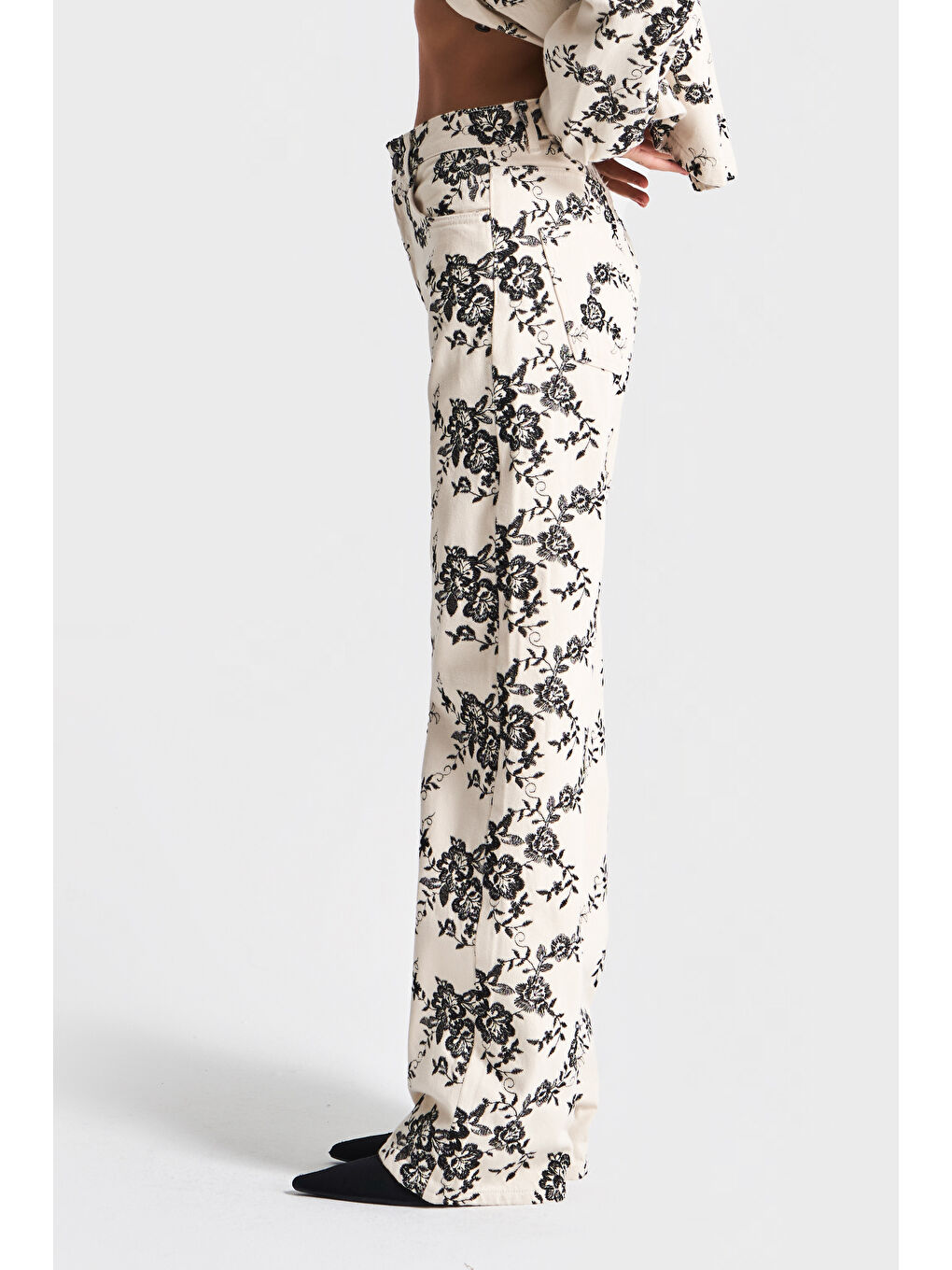 Bej Kadın Raw Renk 7S5-69 Siyah Çiçek Nakışlı Loose Fit Tasarım Denim Jean-4