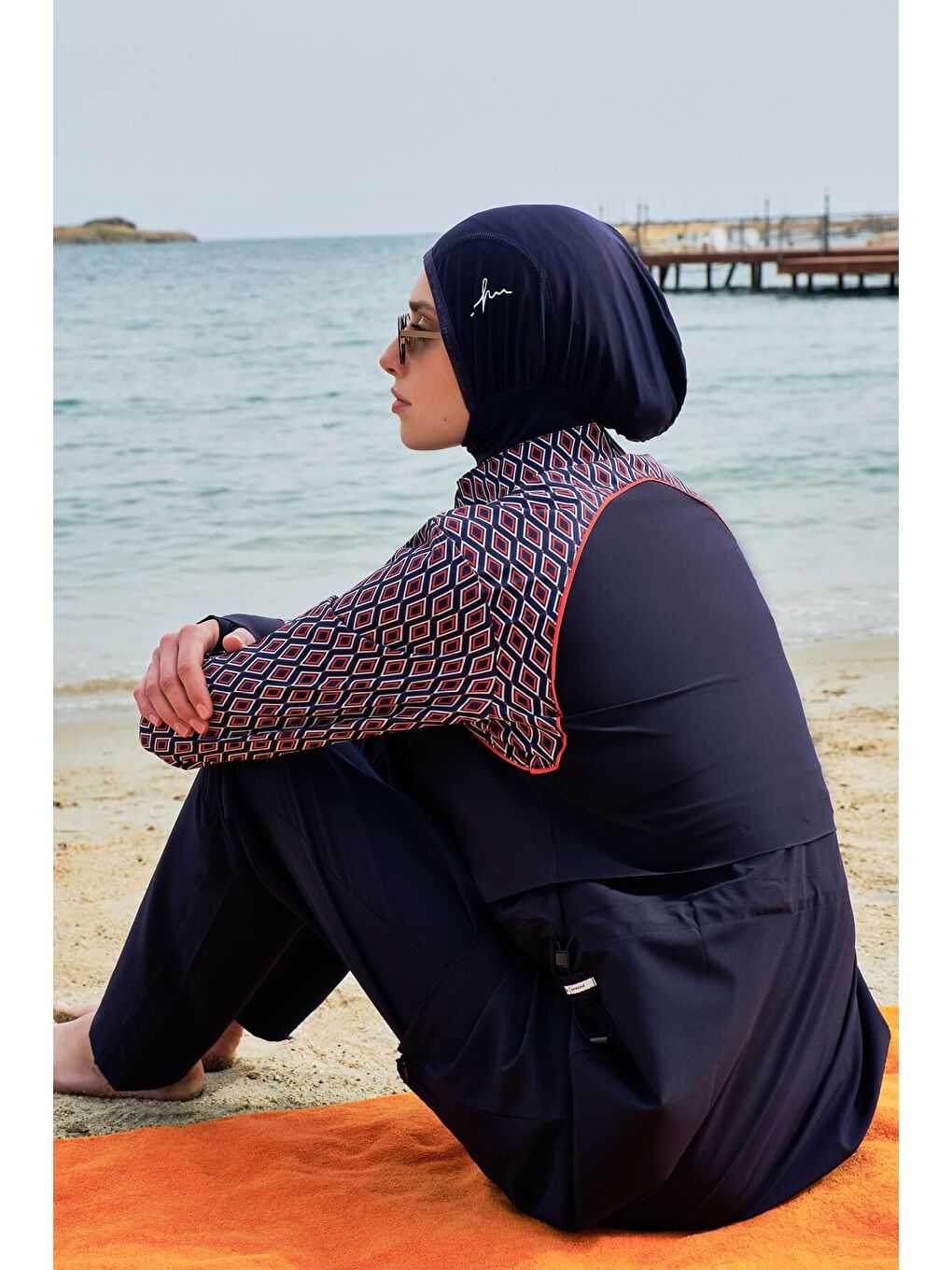 Esila Lacivert Kırmızı Kolu Desenli Jileli Tam Tesettür Mayo Üstü 2934-1