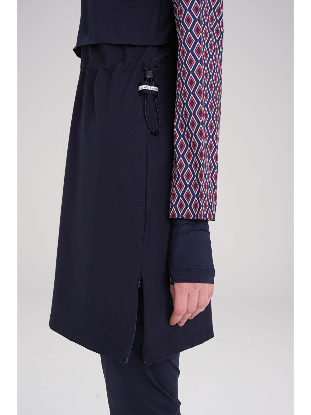 Esila Lacivert Kırmızı Kolu Desenli Jileli Tam Tesettür Mayo Üstü 2934-7