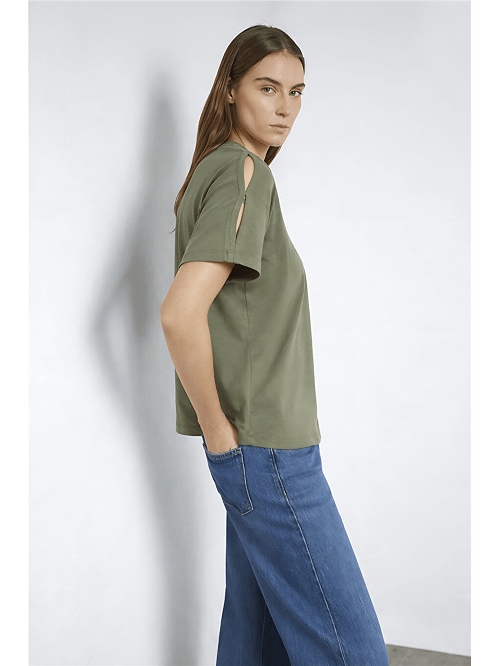 Haki Pamuk ve Modal Karışımlı Yuvarlak Yaka Kadın Bluz 26Y0309K1-1