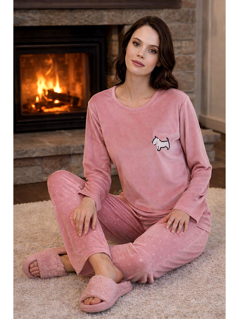 Pembe Kadın Desenli Kadife Kumaş Pijama Takımı 13313-2074 Pudra