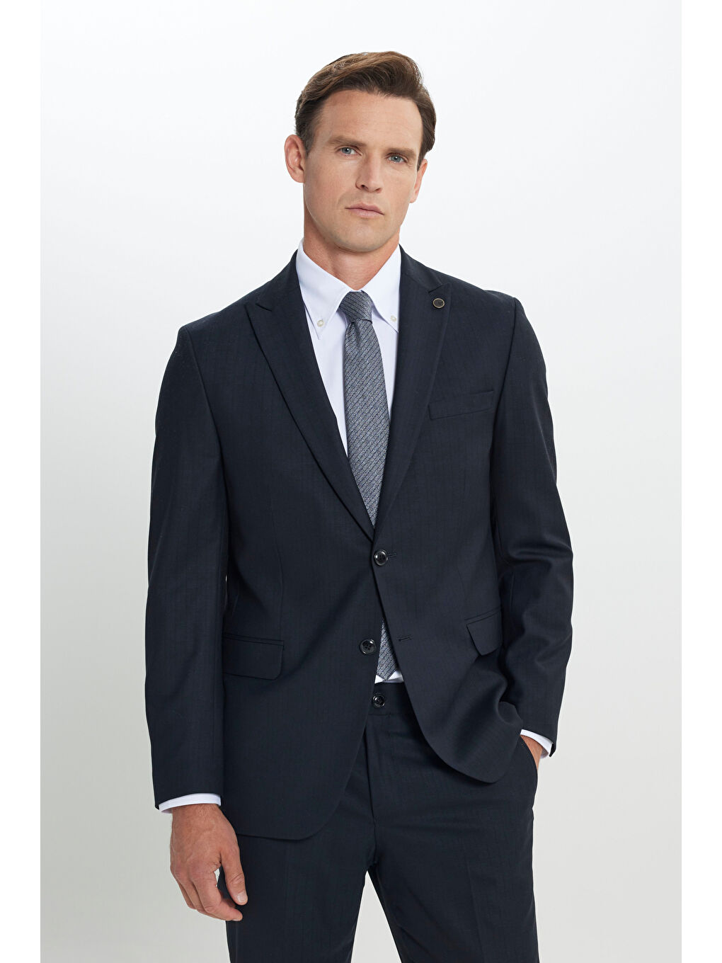 Erkek Koyu Lacivert Slim Fit Dar Kesim Kırlangıç Yaka Kapak Cepli Yün Takım Elbise