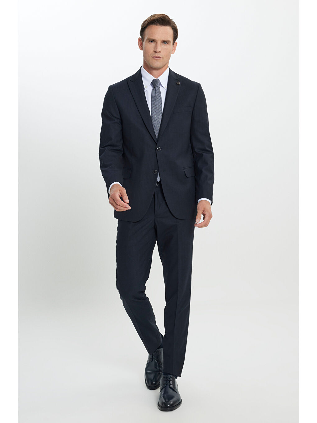 Erkek Koyu Lacivert Slim Fit Dar Kesim Kırlangıç Yaka Kapak Cepli Yün Takım Elbise-2