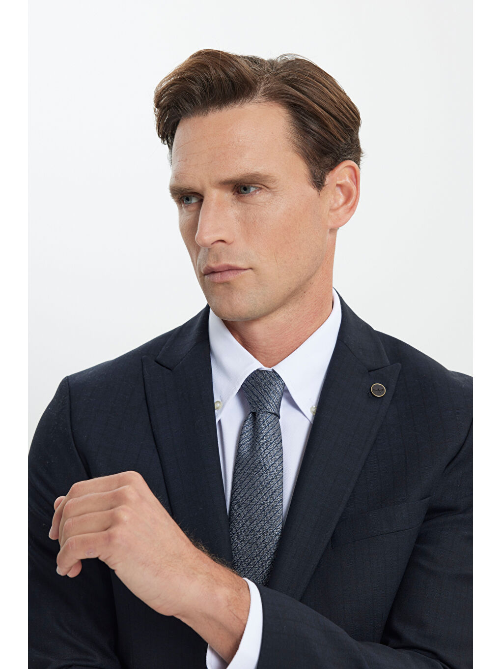 Erkek Koyu Lacivert Slim Fit Dar Kesim Kırlangıç Yaka Kapak Cepli Yün Takım Elbise-3