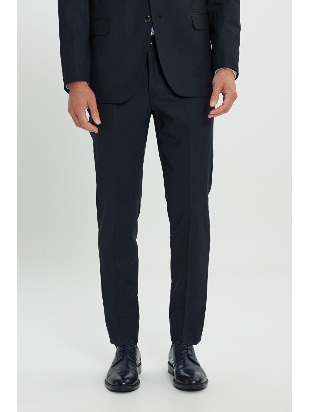 Erkek Koyu Lacivert Slim Fit Dar Kesim Kırlangıç Yaka Kapak Cepli Yün Takım Elbise-5