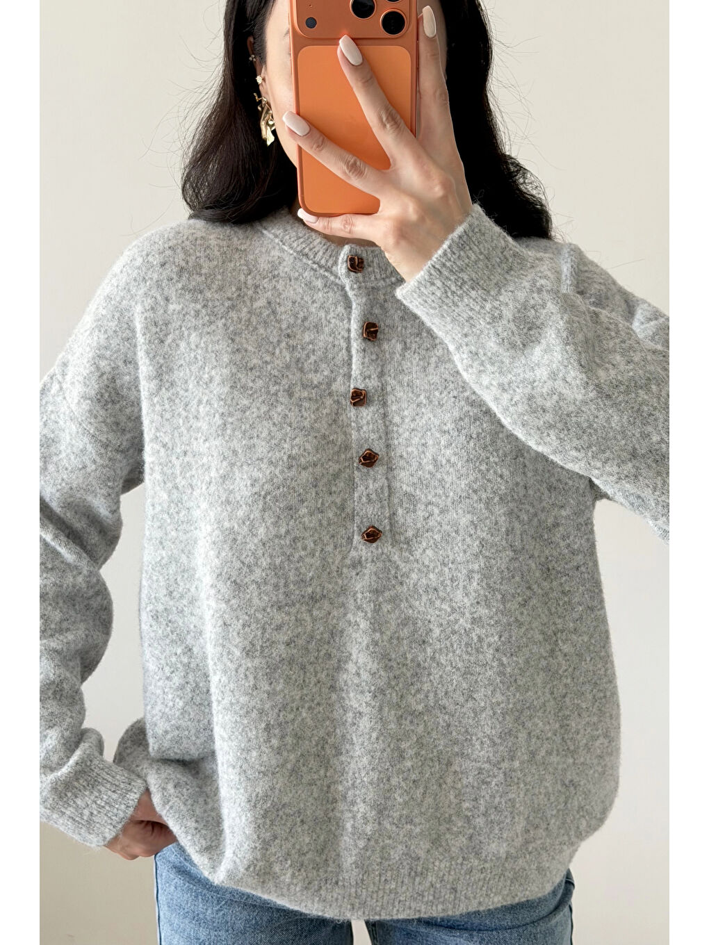 Kadın Gri Düğmeli Açık Yaka Kazak 1014-2464