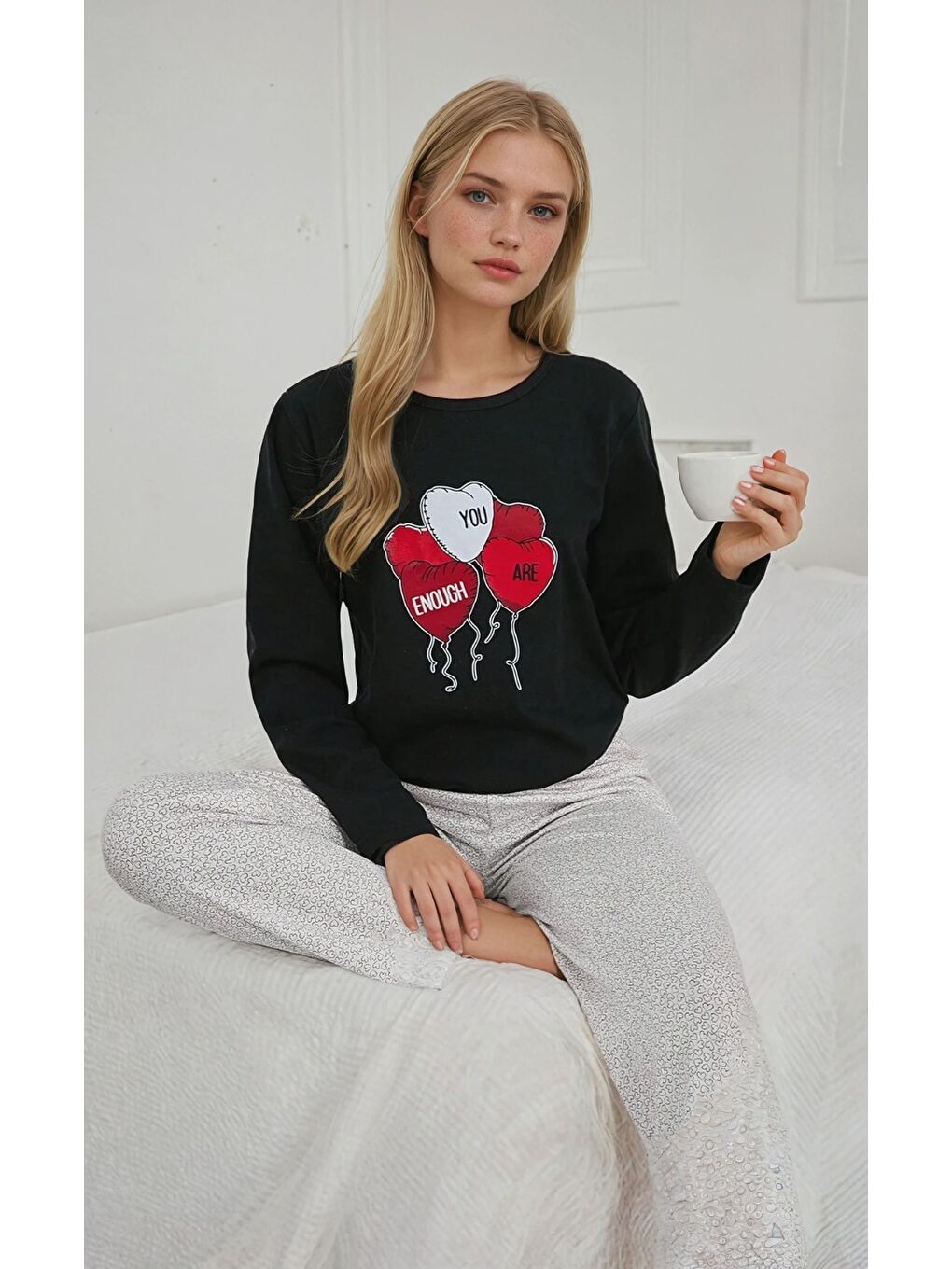 Siyah Kalp Balon Baskılı Şardonlu Kadın Pijama Takımı