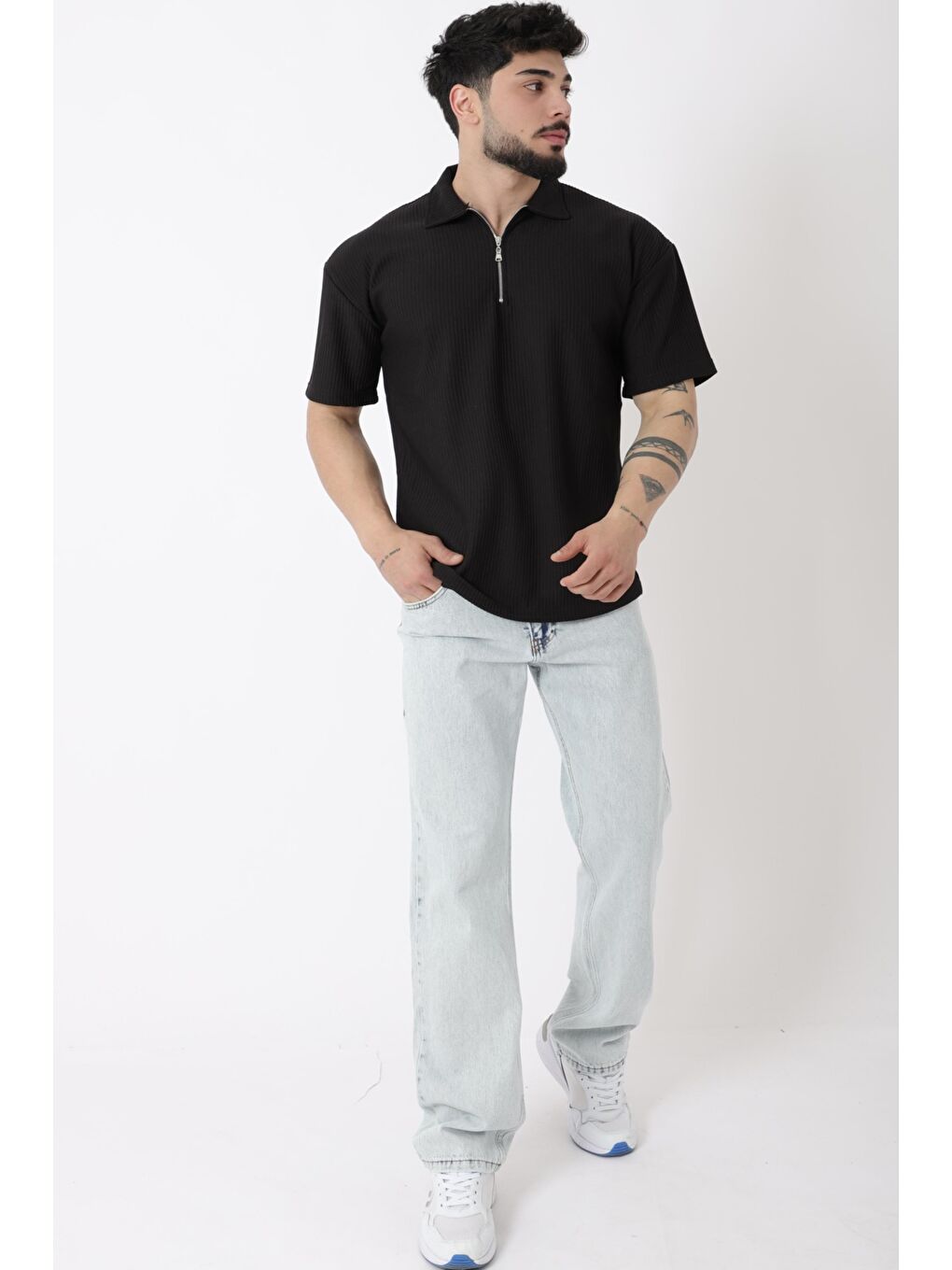 Siyah Çizgili Yakalı Yarım Fermuar Oversize Tişört STU-2473_30464-4