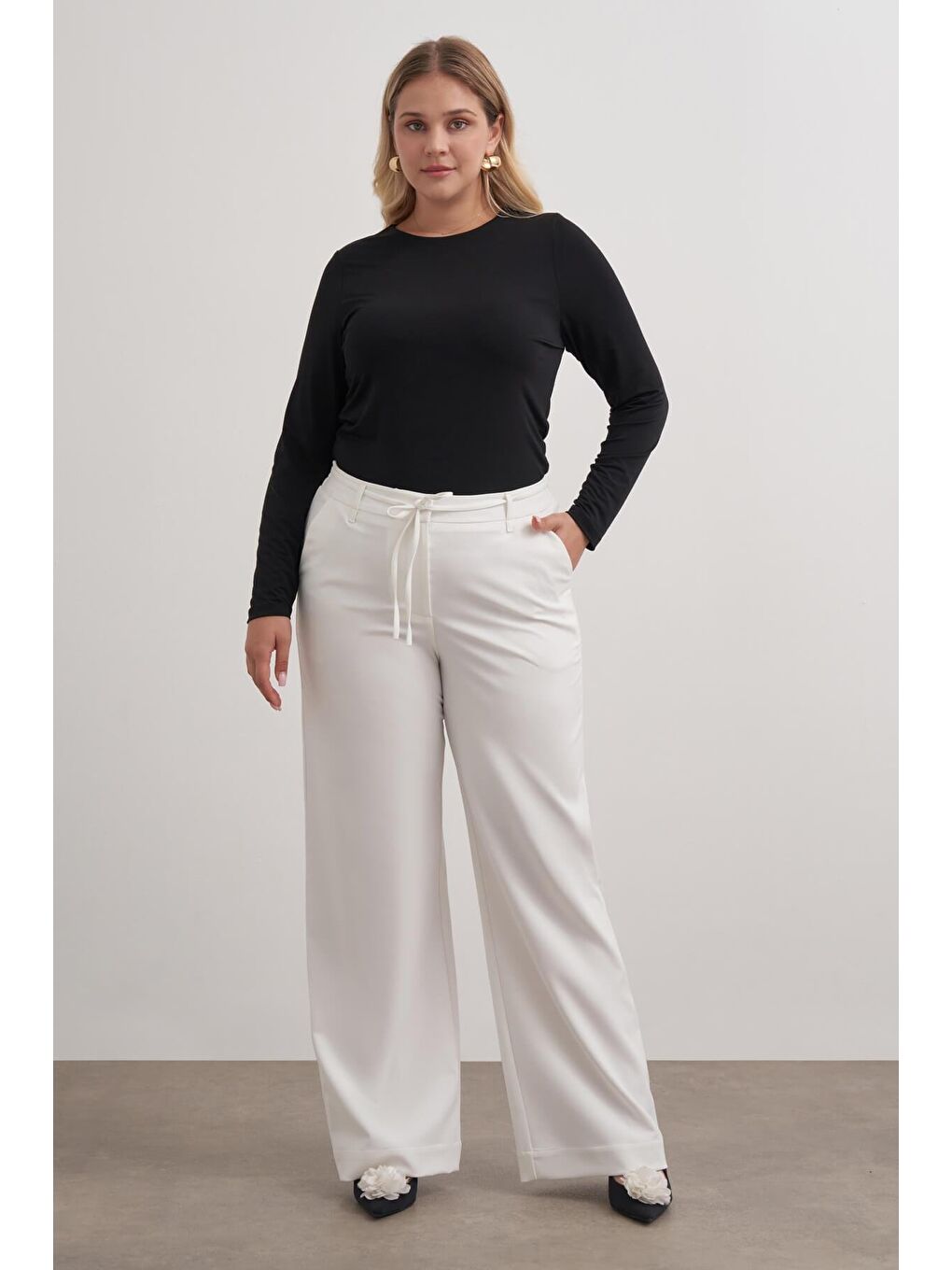 Beyaz Beli Lastikli Geniş Paça Pantolon-1