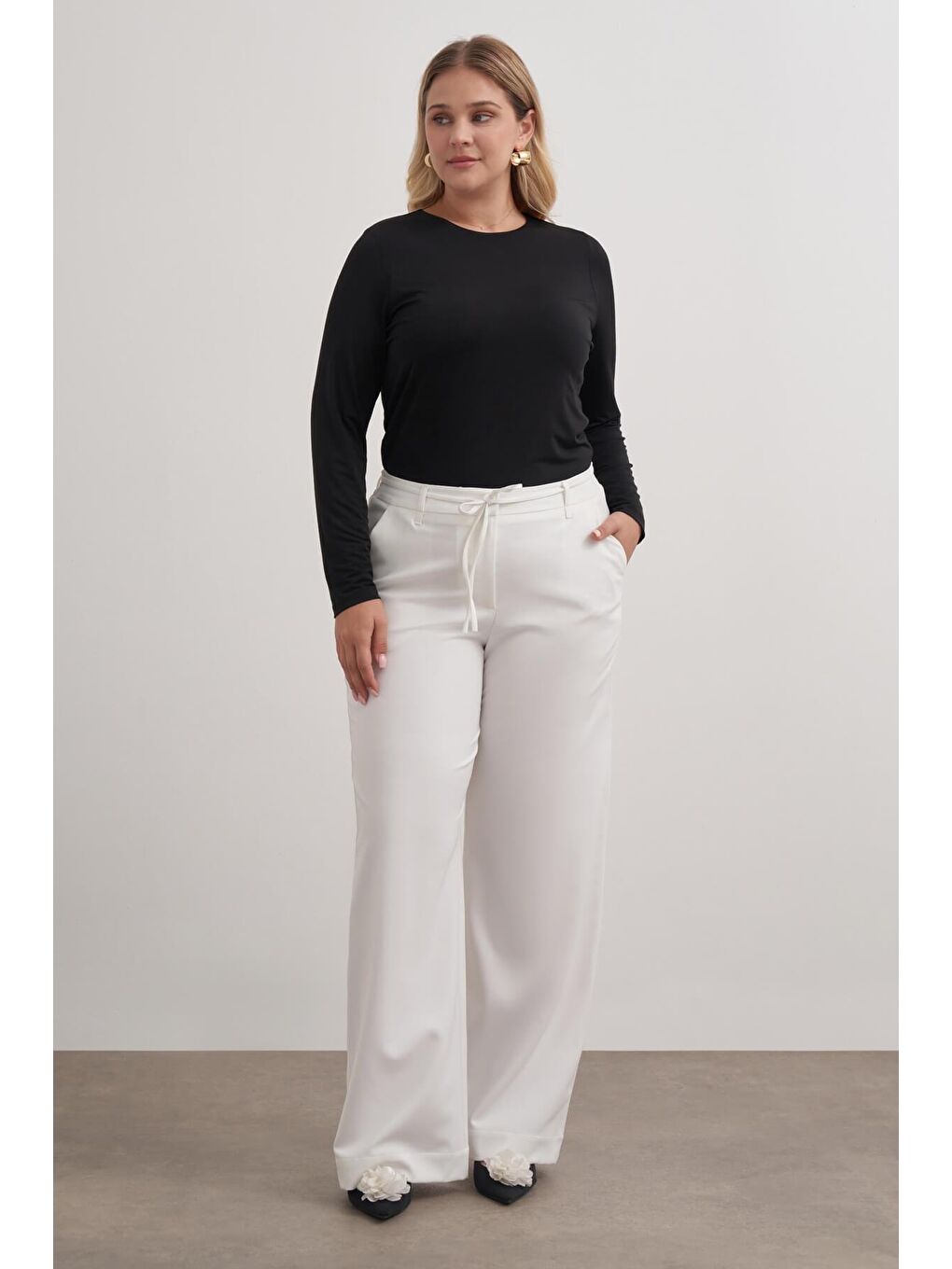 Beyaz Beli Lastikli Geniş Paça Pantolon-2