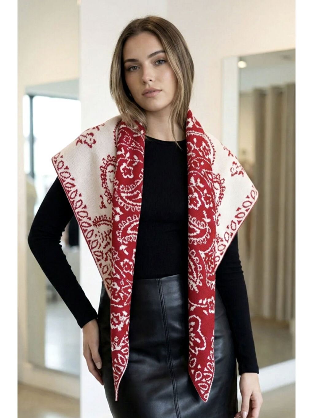 Kaşmir Örgü Desenli Üçgen Omuz Şalı 70X155 cm 1301 Kırmızı