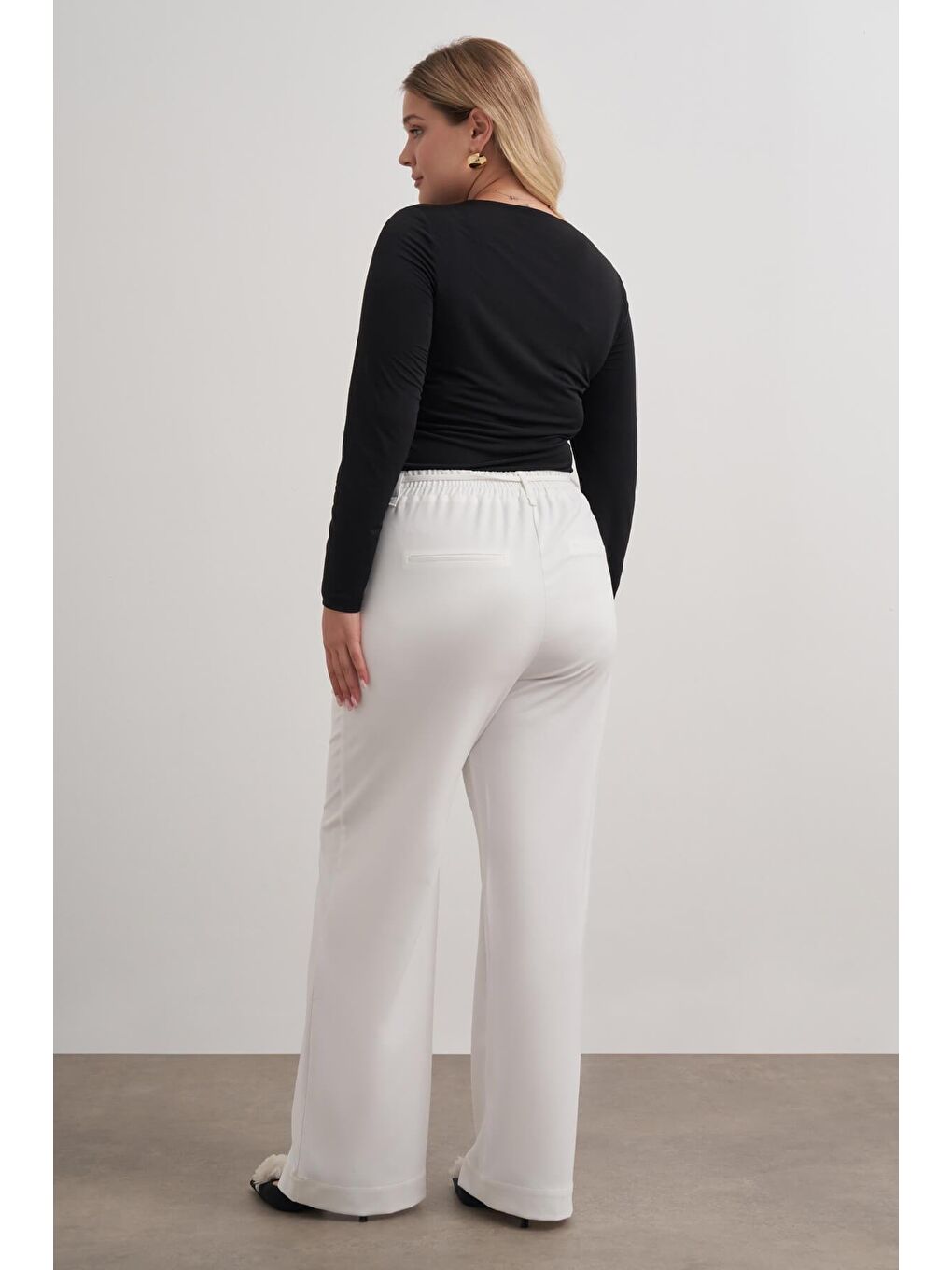 Beyaz Beli Lastikli Geniş Paça Pantolon-5