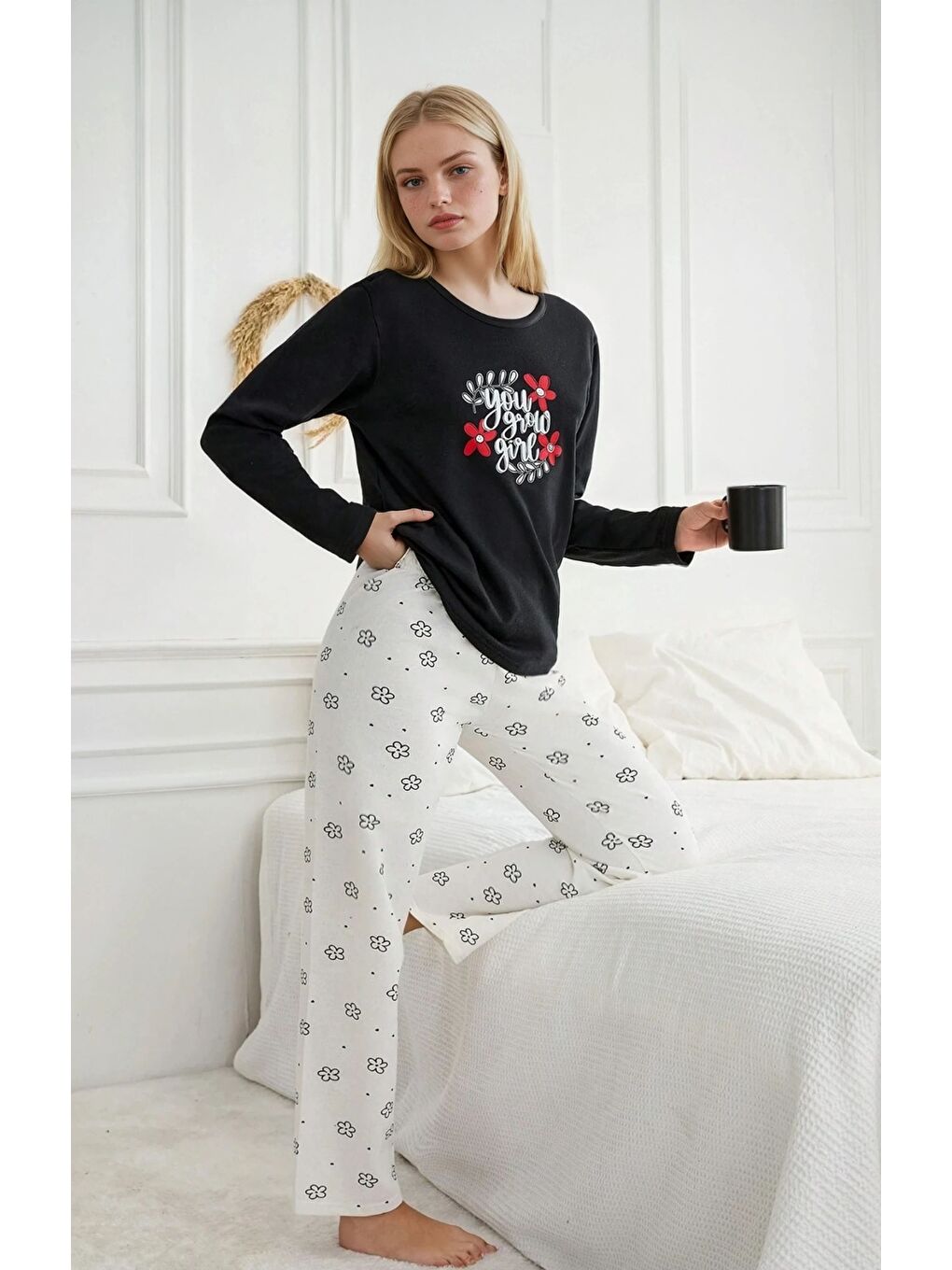 Siyah You Good Girl Baskılı Çiçek Desenli Şardonlu Kadın Pijama Takımı