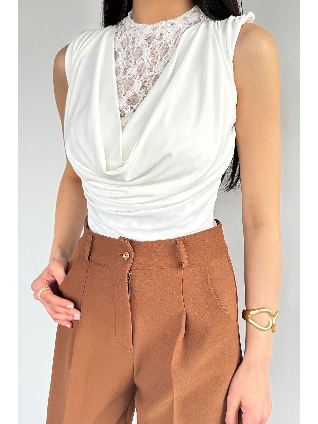 Ekru Kadın İç Dantel Detaylı Degaje Yaka Bluz-2