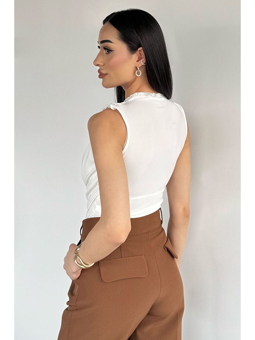 Ekru Kadın İç Dantel Detaylı Degaje Yaka Bluz-3