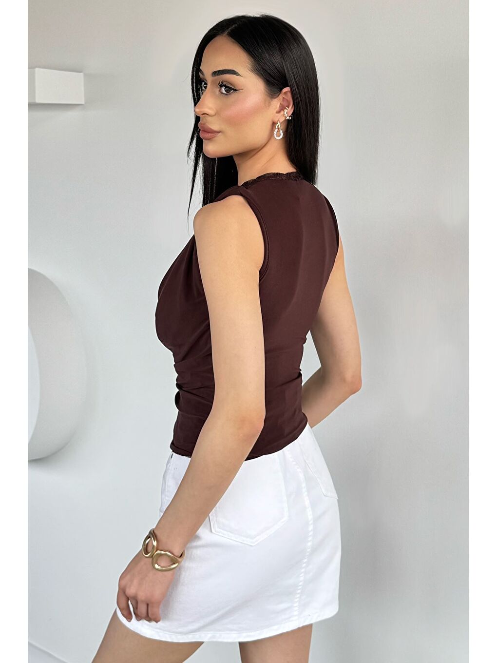 Kahverengi Kadın İç Dantel Detaylı Degaje Yaka Bluz-2