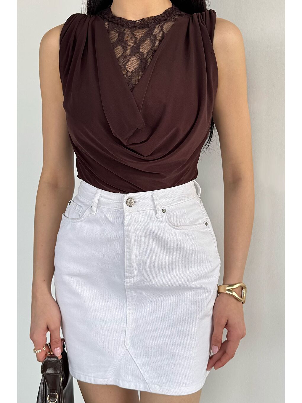 Kahverengi Kadın İç Dantel Detaylı Degaje Yaka Bluz-3